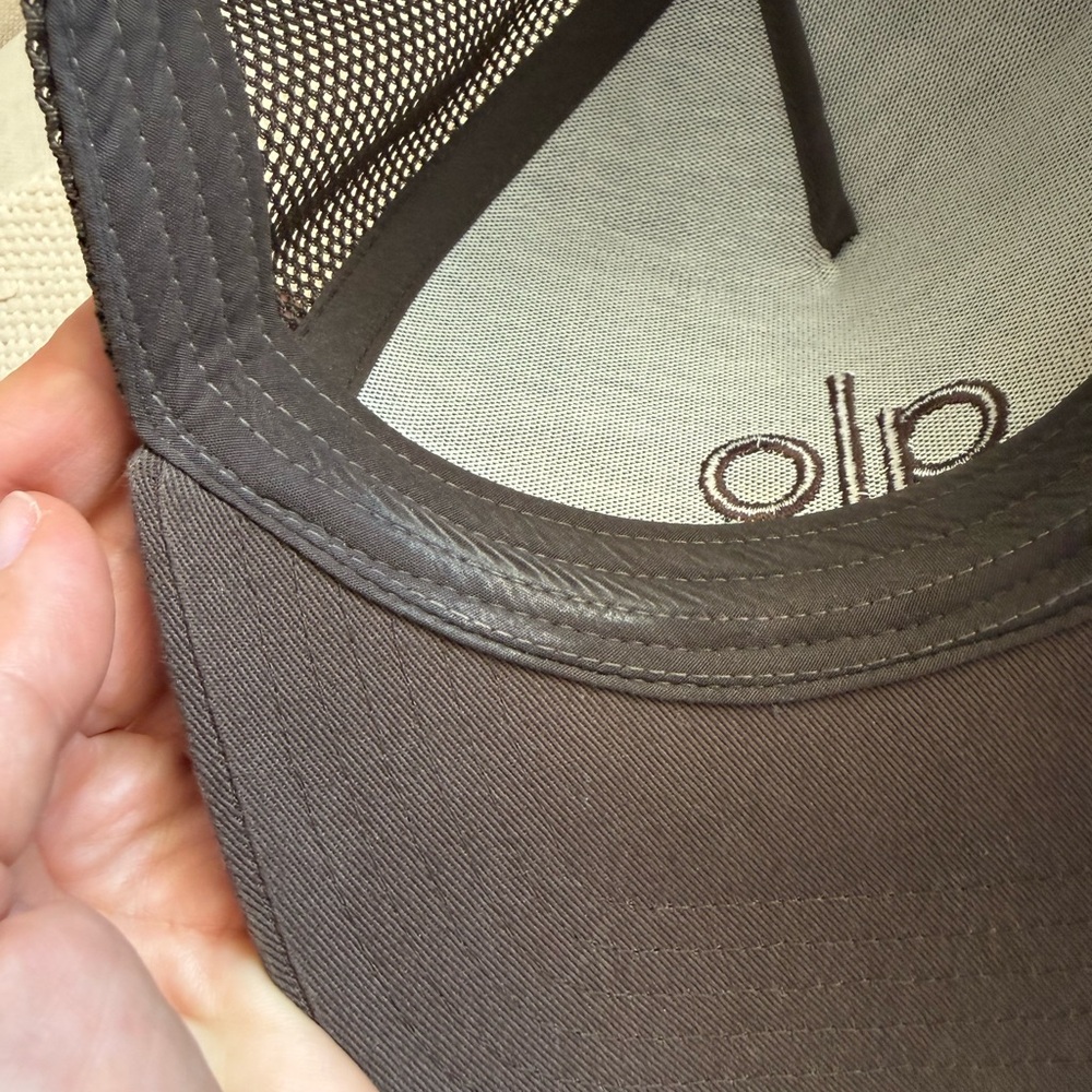 ALO Yoga District Trucker Hat Brown - Picture 4 of 4
